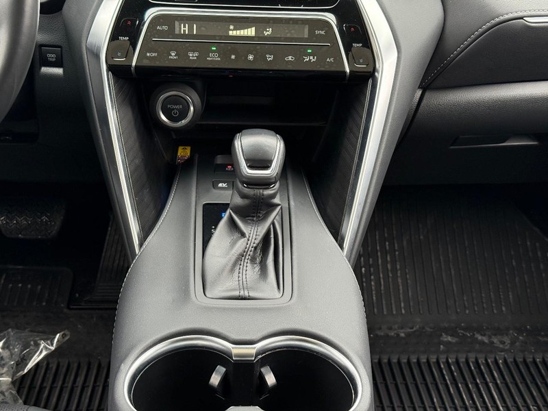 Toyota Venza Vehicle Image 13