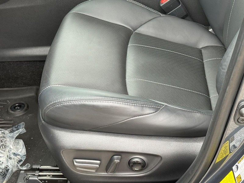 Toyota Venza Vehicle Image 24