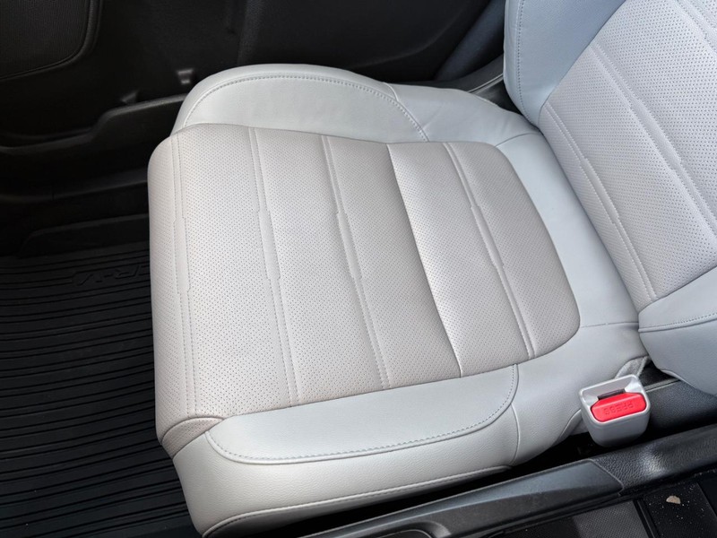 Honda CR-V Vehicle Full-screen Gallery Image 21