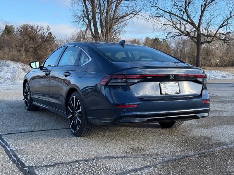 Honda Accord Hybrid Vehicle Full-screen Gallery Image 05