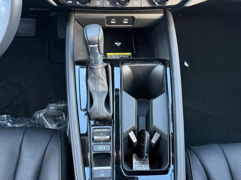 Honda Accord Hybrid Vehicle Full-screen Gallery Image 12