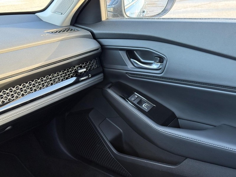 Honda Accord Hybrid Vehicle Full-screen Gallery Image 14