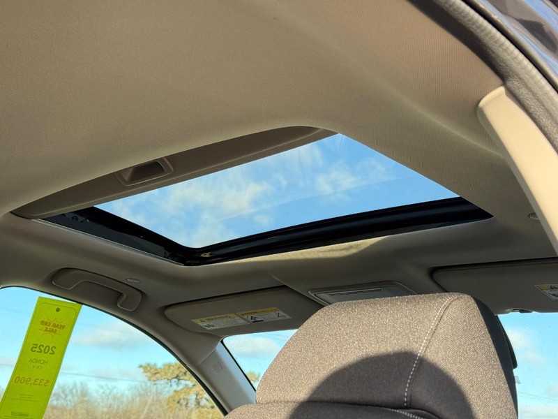 Honda CR-V Vehicle Full-screen Gallery Image 10