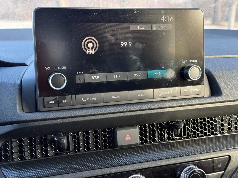 Honda CR-V Vehicle Full-screen Gallery Image 16