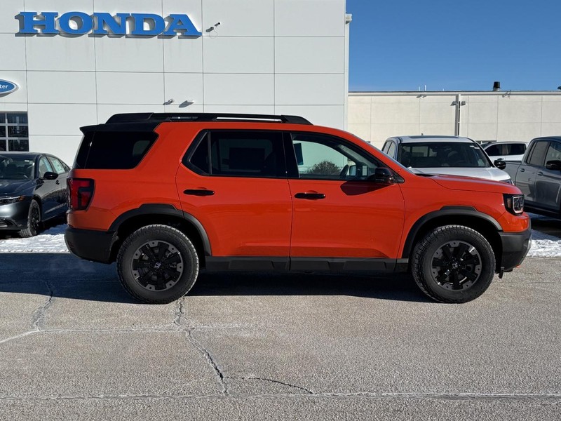Honda Passport Vehicle Image 2