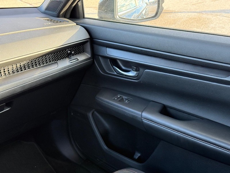 Honda CR-V Hybrid Vehicle Full-screen Gallery Image 14