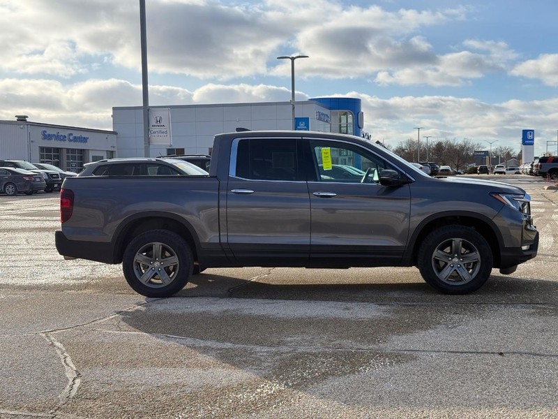 Honda Ridgeline Vehicle Full-screen Gallery Image 02