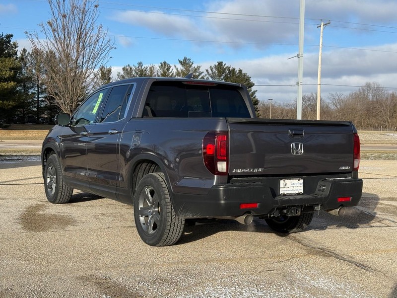 Honda Ridgeline Vehicle Full-screen Gallery Image 05
