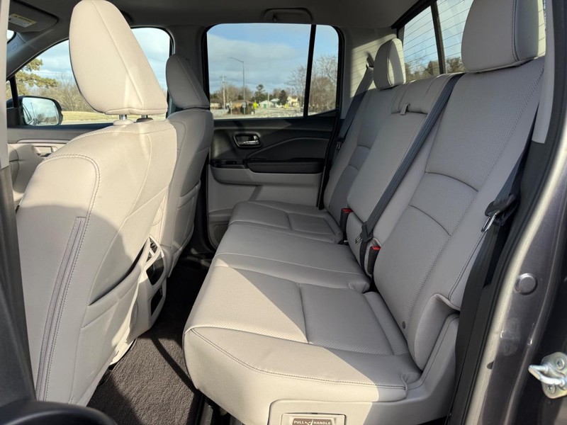 Honda Ridgeline Vehicle Full-screen Gallery Image 09