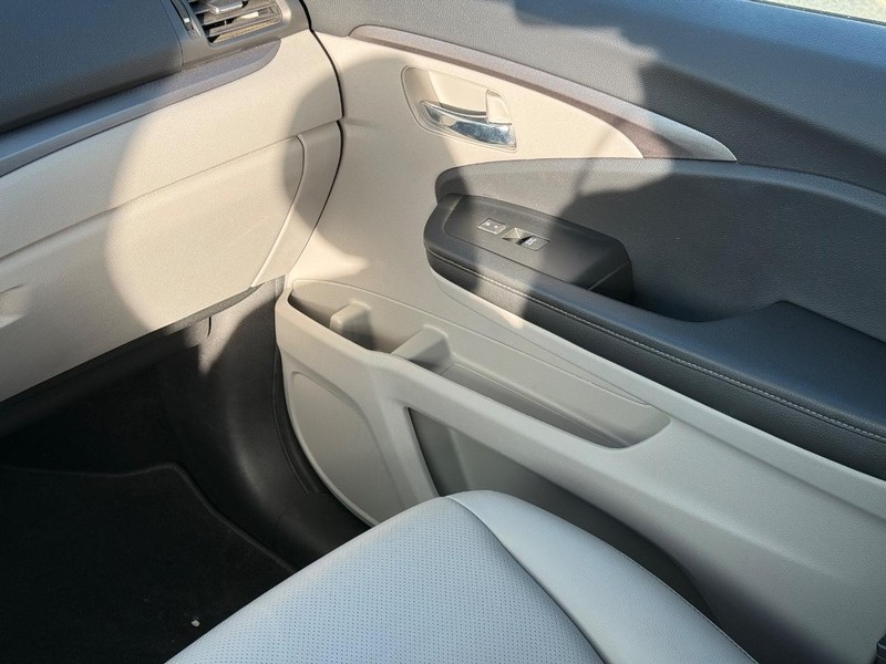 Honda Ridgeline Vehicle Full-screen Gallery Image 14