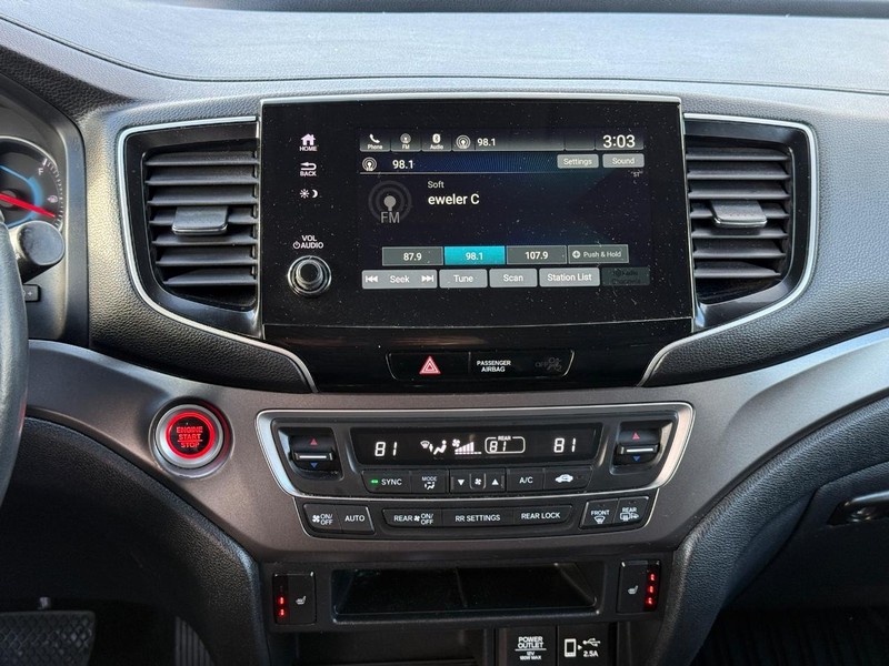 Honda Pilot Vehicle Full-screen Gallery Image 11