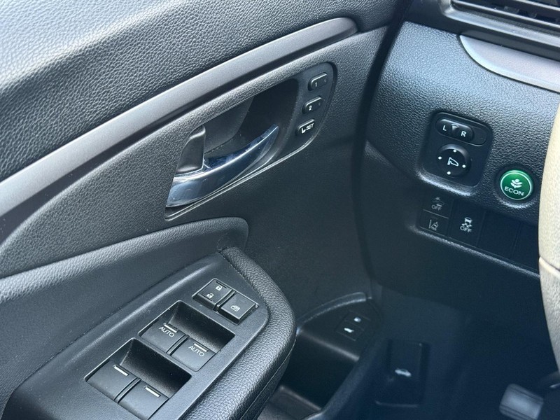 Honda Pilot Vehicle Full-screen Gallery Image 20