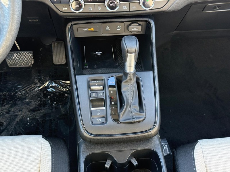 Honda CR-V Vehicle Image 12