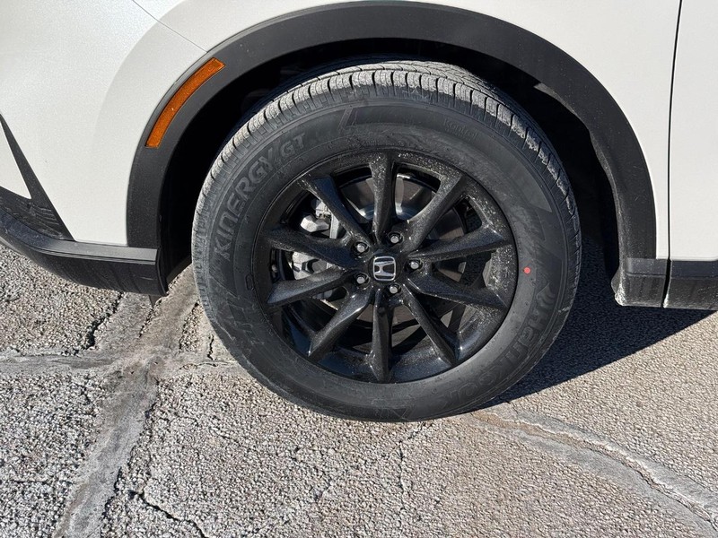 Honda CR-V Hybrid Vehicle Image 6