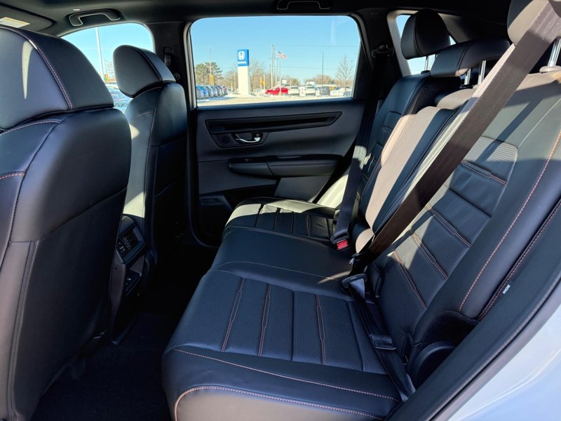 Honda CR-V Hybrid Vehicle Image 9