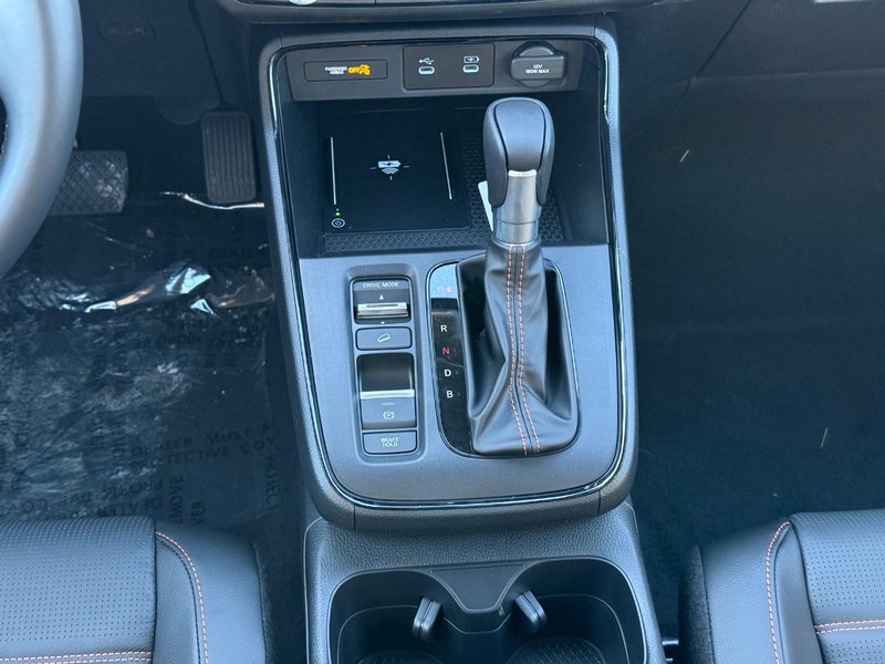 Honda CR-V Hybrid Vehicle Image 12