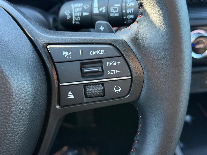 Honda CR-V Hybrid Vehicle Image 16