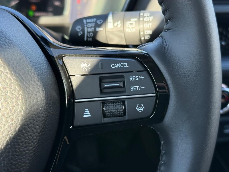 Honda CR-V Vehicle Image 16