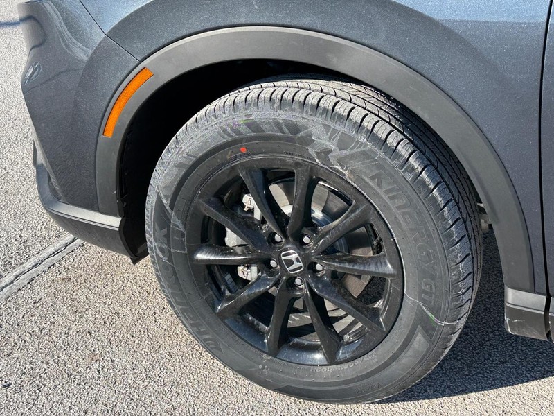 Honda CR-V Hybrid Vehicle Image 6