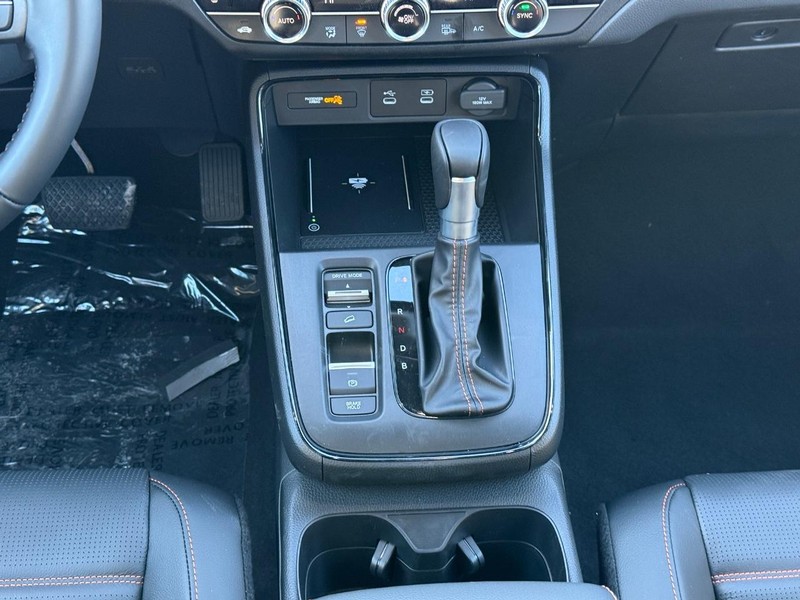 Honda CR-V Hybrid Vehicle Image 12