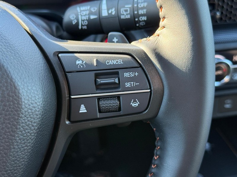 Honda CR-V Hybrid Vehicle Image 16