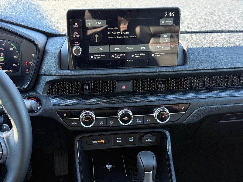 Honda CR-V Hybrid Vehicle Image 11