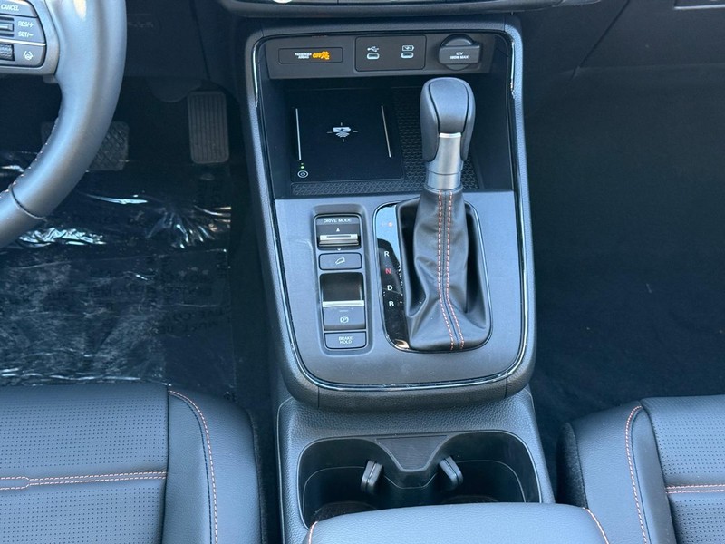 Honda CR-V Hybrid Vehicle Image 12