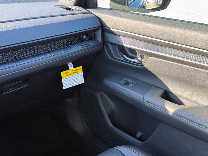 Honda CR-V Hybrid Vehicle Image 14