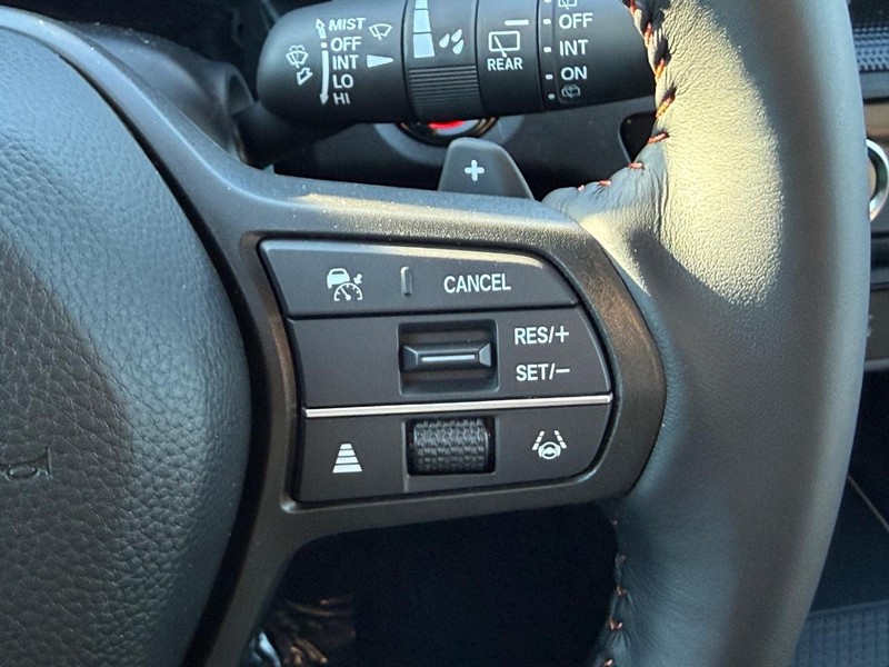 Honda CR-V Hybrid Vehicle Image 16