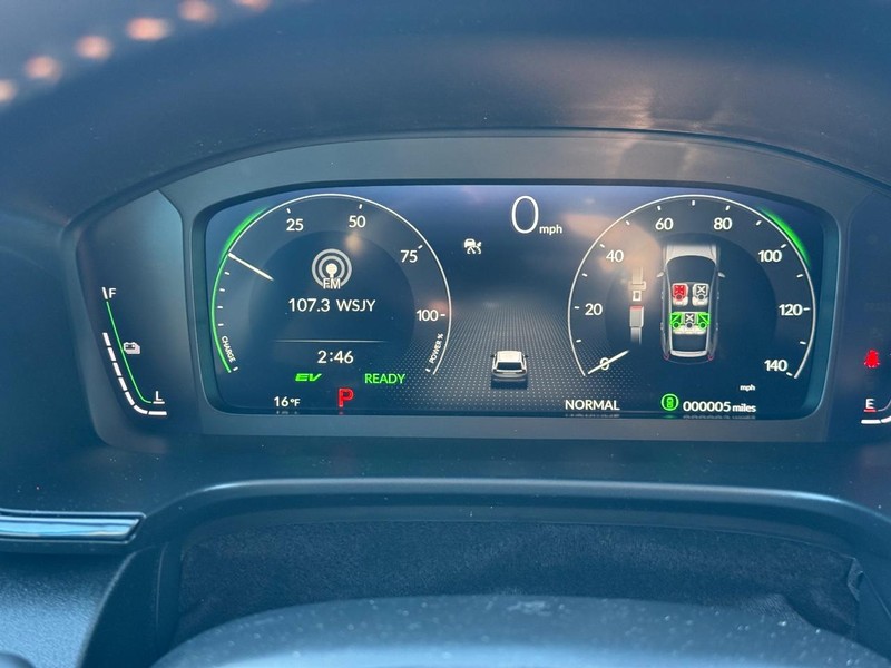 Honda CR-V Hybrid Vehicle Image 17