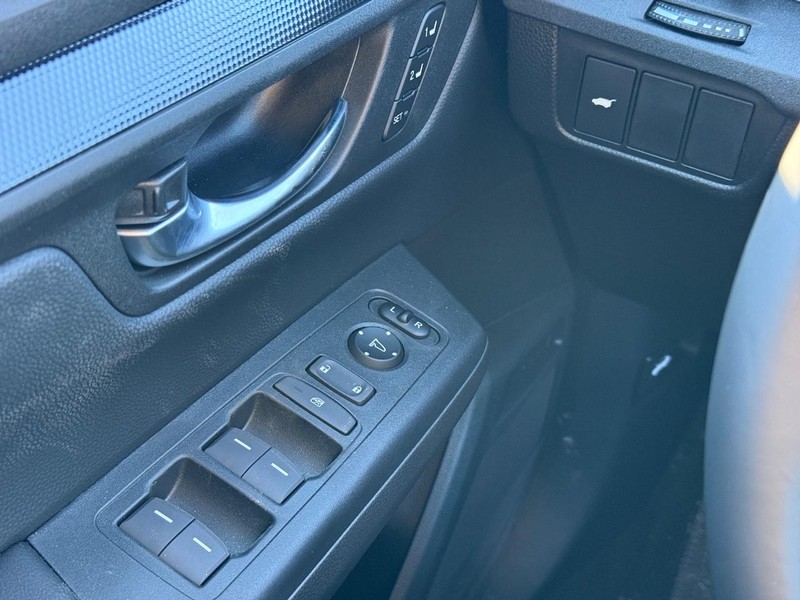 Honda CR-V Hybrid Vehicle Image 20