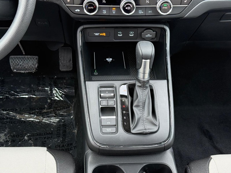 Honda CR-V Vehicle Image 12