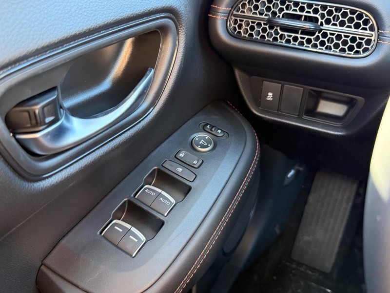 Honda HR-V Vehicle Image 19