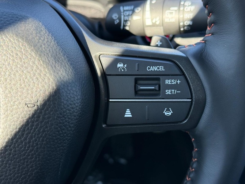 Honda CR-V Hybrid Vehicle Image 16