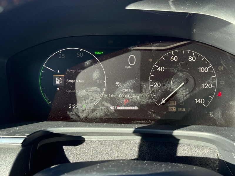 Honda CR-V Hybrid Vehicle Image 17