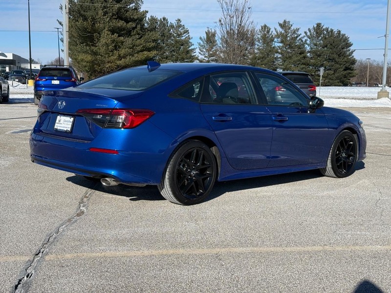 Honda Civic Sedan Vehicle Full-screen Gallery Image 03