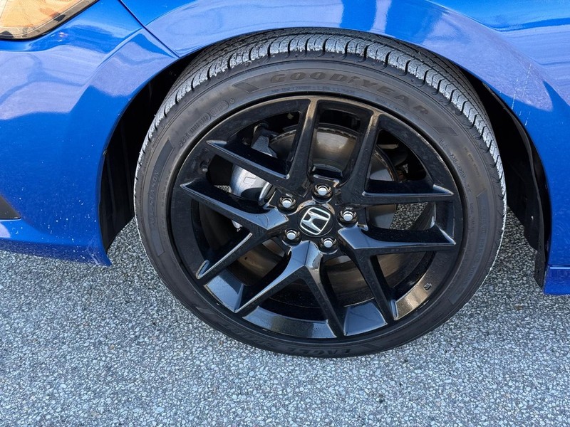 Honda Civic Sedan Vehicle Full-screen Gallery Image 06