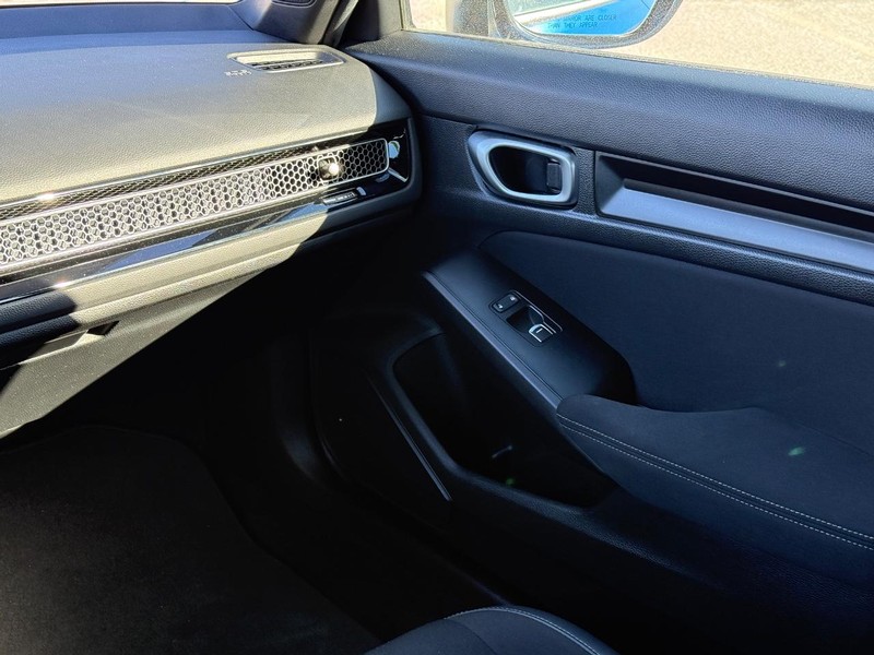 Honda Civic Sedan Vehicle Full-screen Gallery Image 14