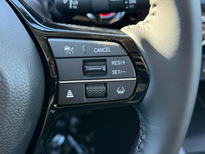 Honda CR-V Vehicle Image 16