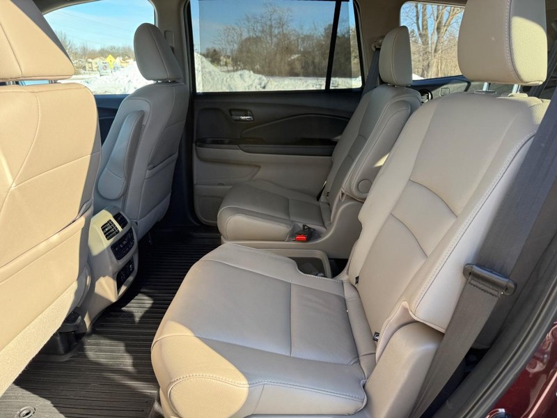 Honda Pilot Vehicle Full-screen Gallery Image 10