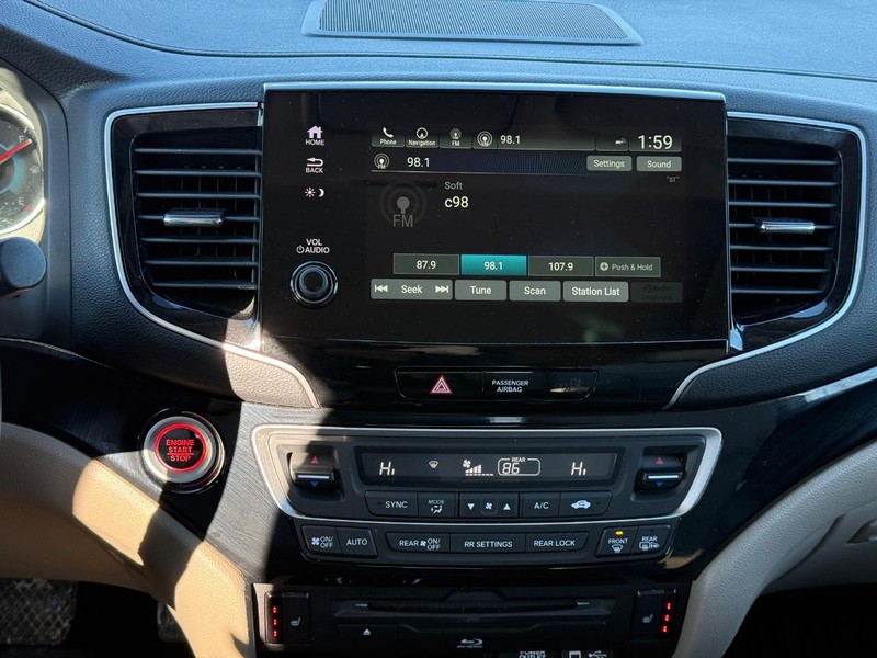 Honda Pilot Vehicle Full-screen Gallery Image 12