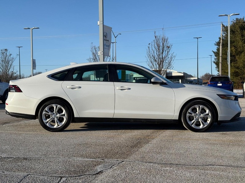 Honda Accord Sedan Vehicle Image 2