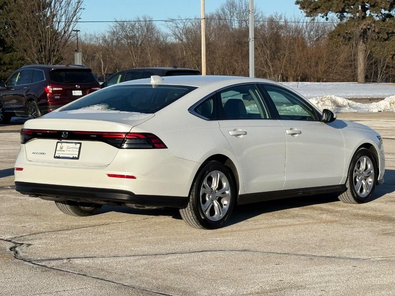 Honda Accord Sedan Vehicle Image 3