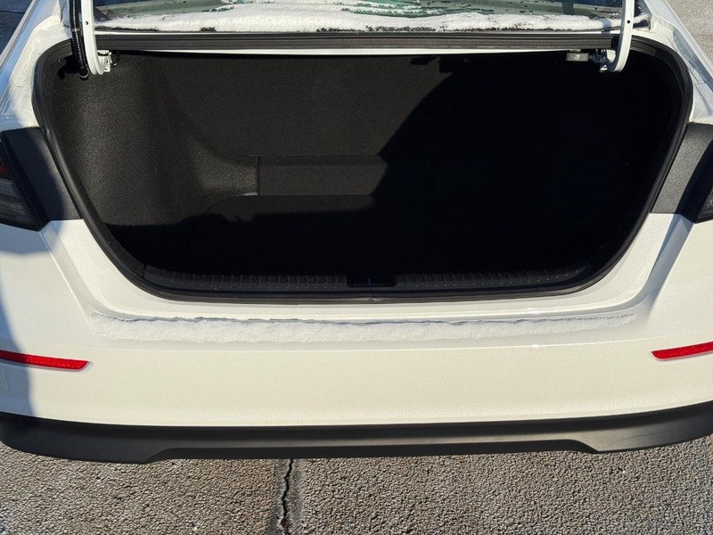 Honda Accord Sedan Vehicle Image 6