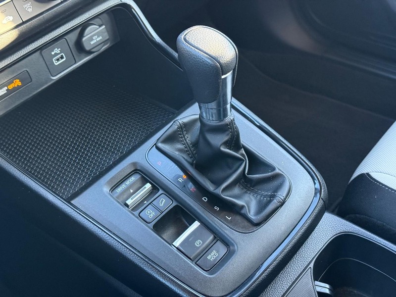 Honda CR-V Vehicle Image 19