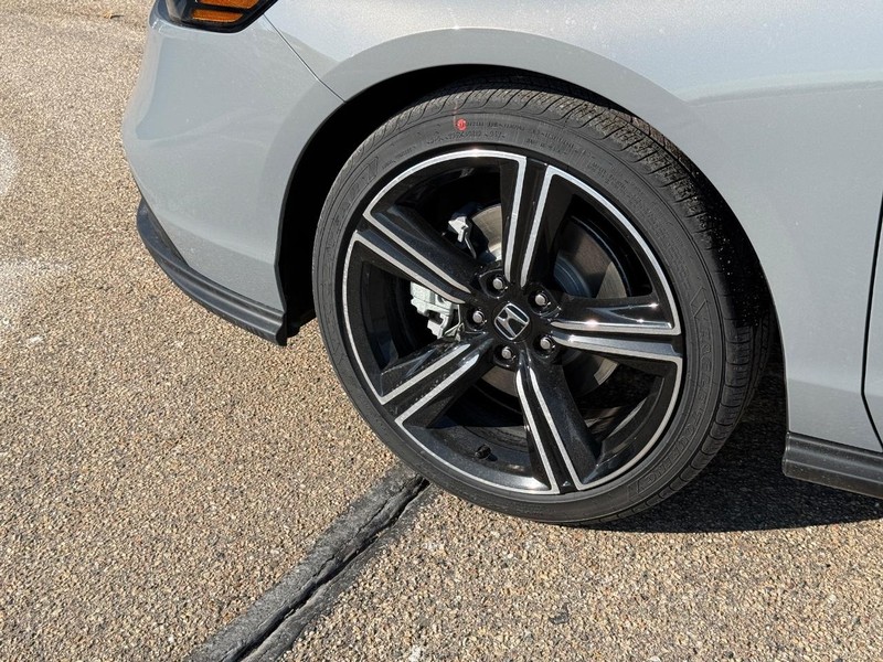 Honda Accord Hybrid Vehicle Image 6