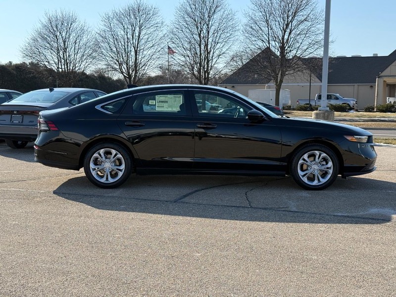 Honda Accord Sedan Vehicle Image 2