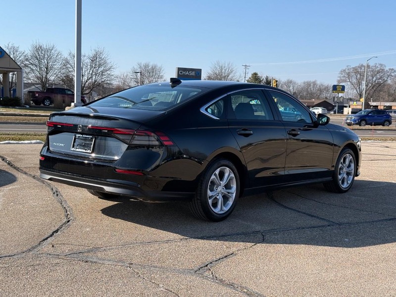 Honda Accord Sedan Vehicle Image 3
