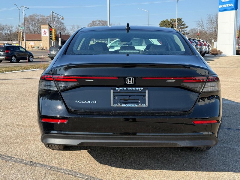 Honda Accord Sedan Vehicle Image 4