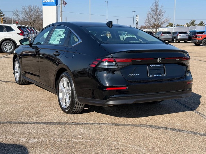 Honda Accord Sedan Vehicle Image 5